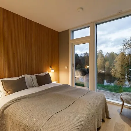 Arctic Haven - Waterfront Villa *