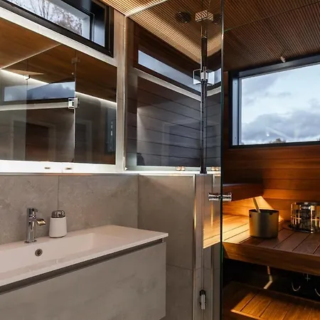 Villa Arctic Haven - Waterfront