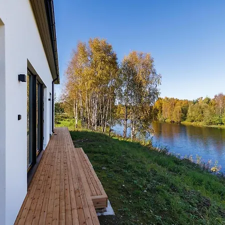 Arctic Haven - Waterfront Villa *
