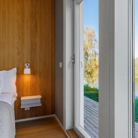 Arctic Haven - Waterfront Villa